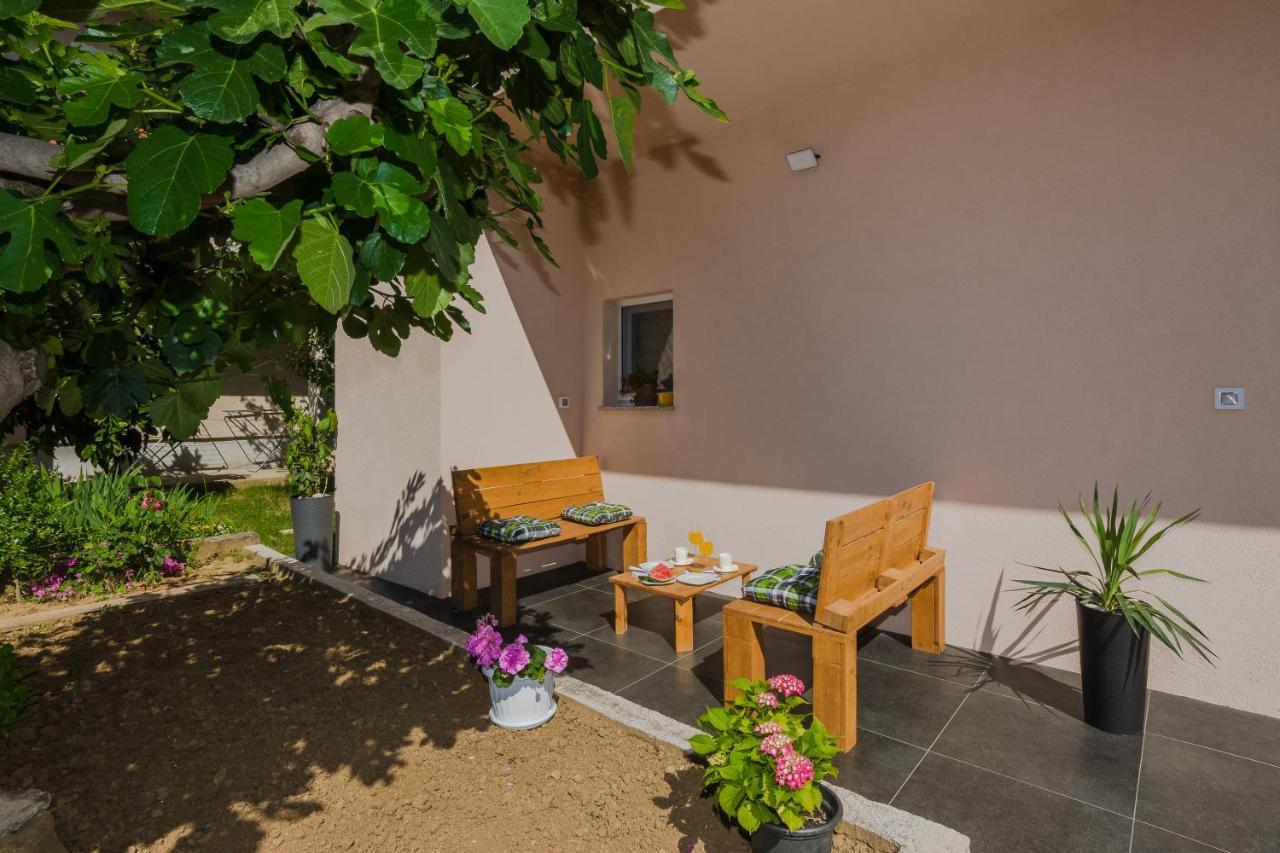 Lovely Apartment M&K In Peaceful Area - Zadar Eksteriør bilde